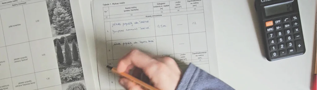 Projektant ogrodu omawia harmonogram prac i kosztorys realizacji ogrodu